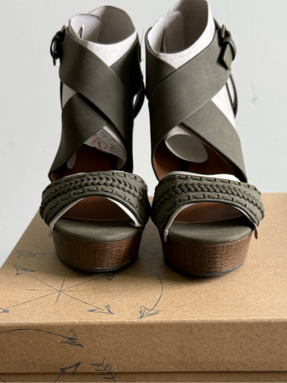 Women’s Olive Green Platform Sandals - Stylish Crisscross Straps